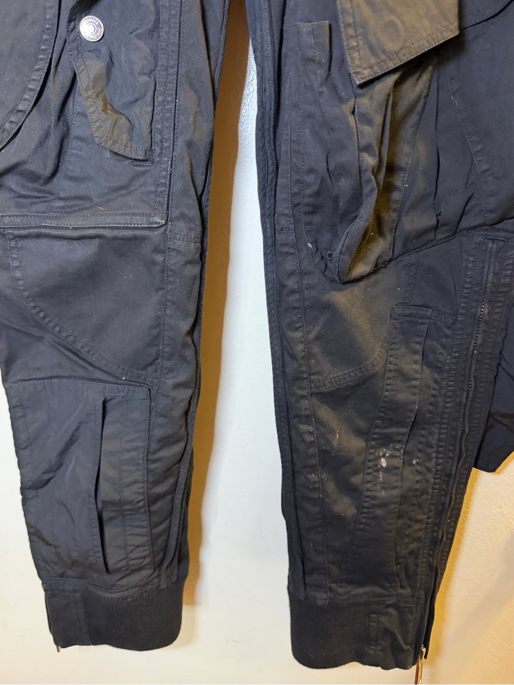 DSQUARED2 Black Multi-Pocket Cargo Pants for Men - Picture 4 of 13